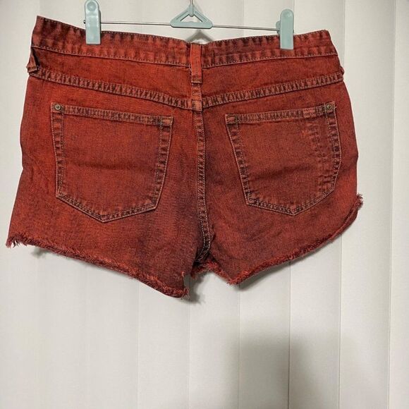 Free People distressed red denim shorts - Picture 4 of 5